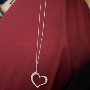 Women’s vintage Avon necklace